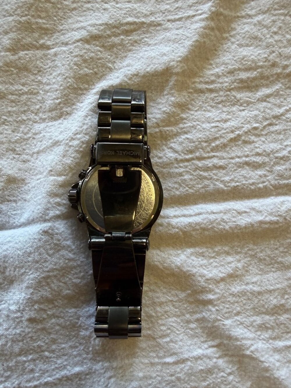 Michael Kors MK -5579 Oversized Hutton Gunmetal Watch - Picture 3 of 7